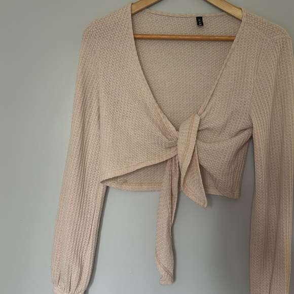 BEIGE WAFFLE KNIT CROP WITH FRONT TIE - Picture 2 of 4